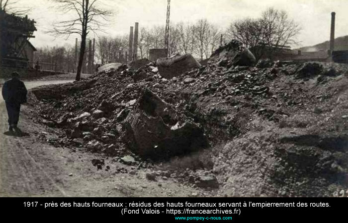 1917 - résidus des hauts fourneaux destinés à l'empierrement des routes
