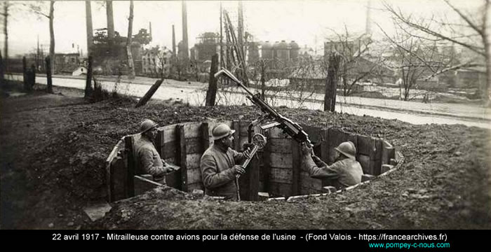 Mitrailleuse contre avions pour la défense de l'usine