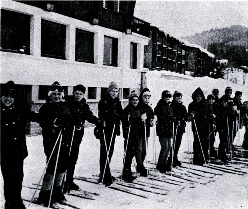  Les élèves sur les skis