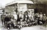 Arrivée du bus à la colonie de vacances de Vereux en 1963