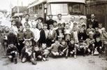 Arrivée du bus à la colonie de vacances de Vereux en 1963
