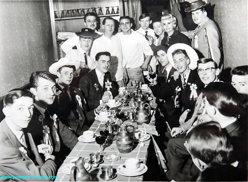 La classe 1962 au restaurant