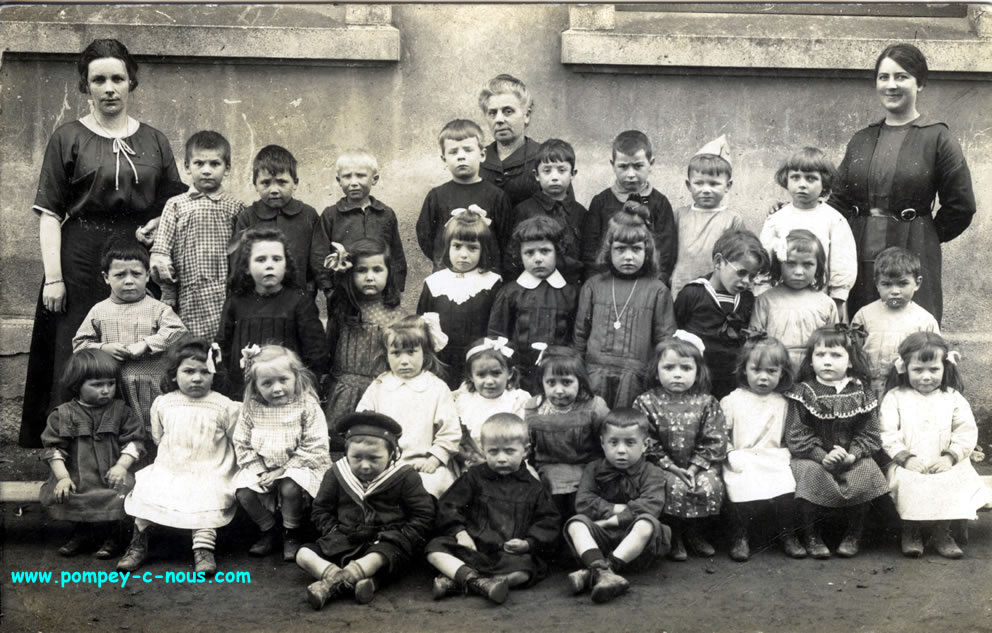 École maternelle de Pompey en 1920