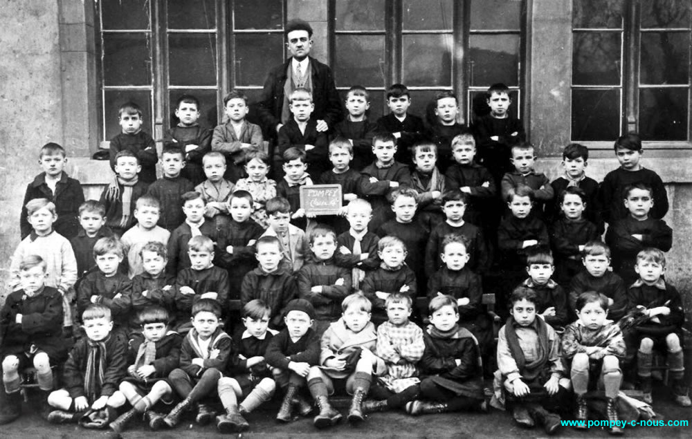 Classe de garçons à l'école du centre de Pompey en 1930