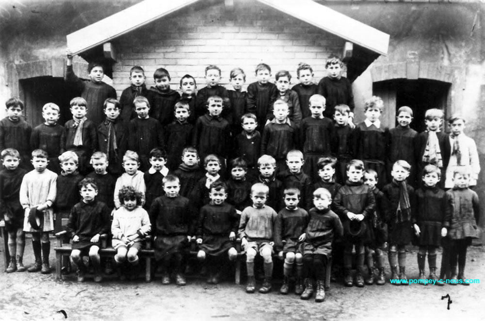 Classe de garçons à l'école Saint-Euchaire de Pompey en 1932