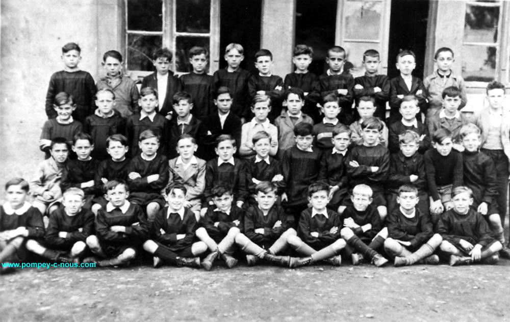 Classe de garçons à l'école du centre de Pompey en 1934