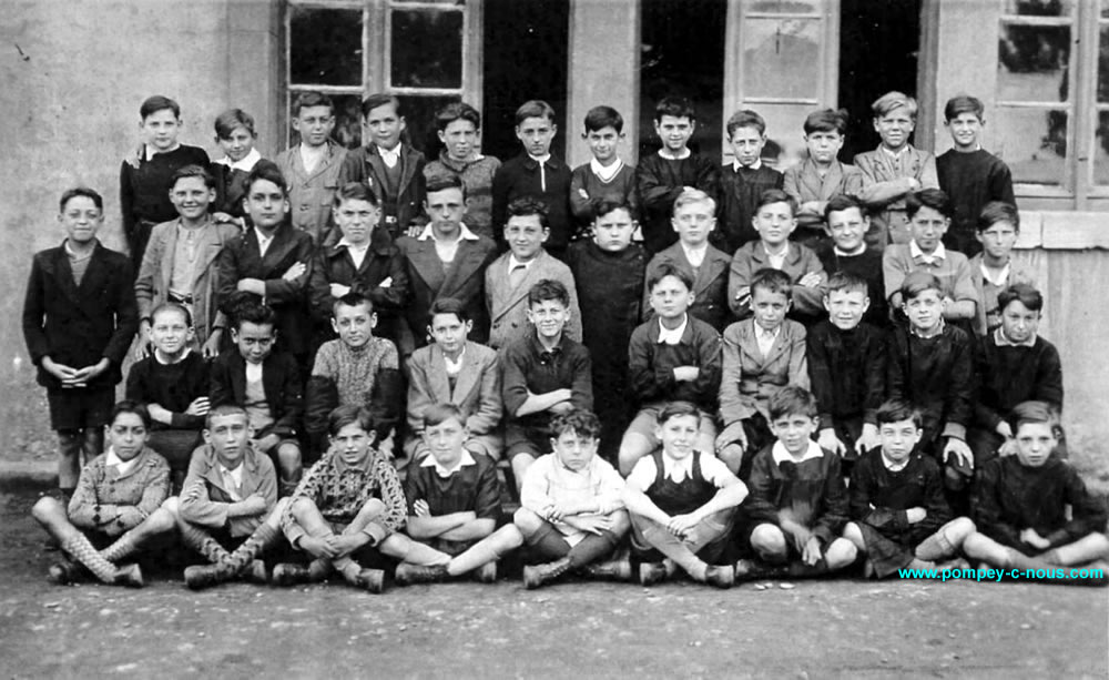 Classe de garçons à l'école du centre à Pompey en 1934