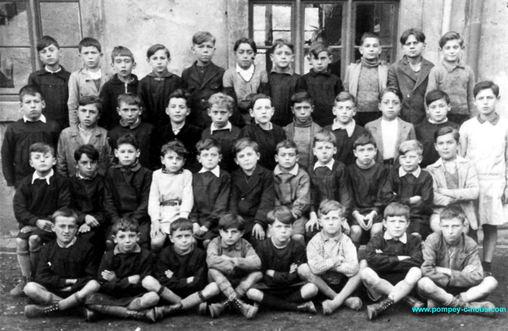 Classe de garçons à l'école du centre de Pompey en 1935