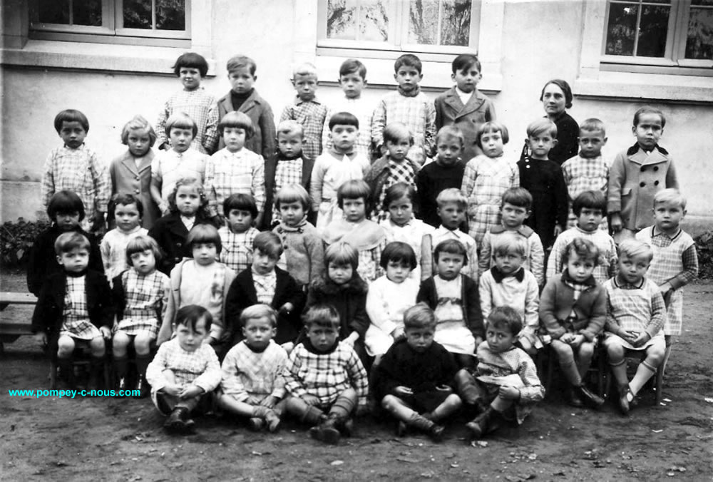 Classe de garçons à l'école de la mairie de Pompey en 1936