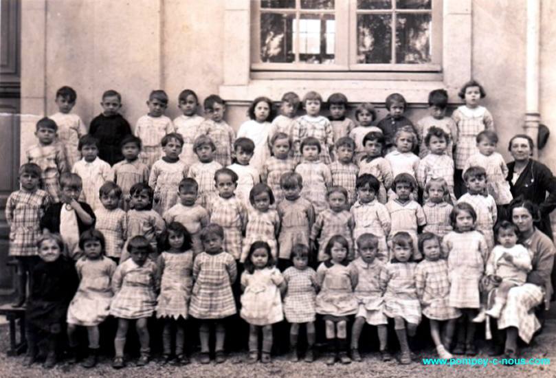 Classe de l'école de la mairie en 1940-1941 (Photographie n°175 , dépôt Jean-Luc DUBOIS)