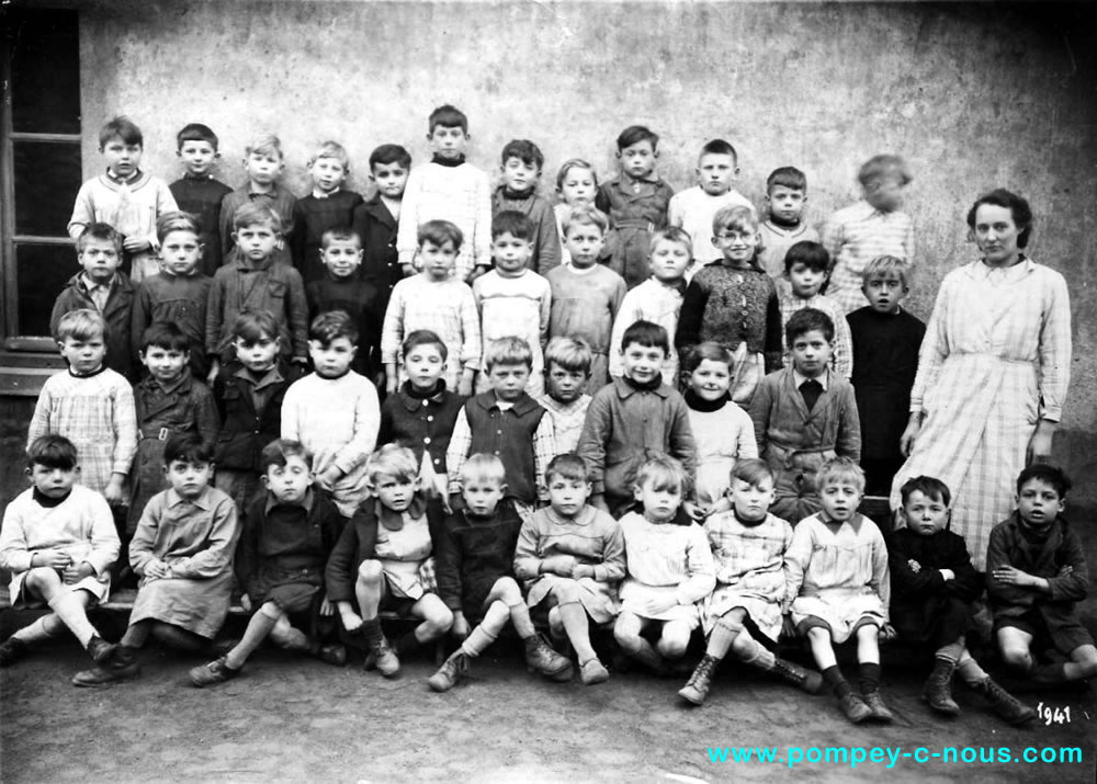 Classe de garçons à l'école du centre de Pompey en 1941
