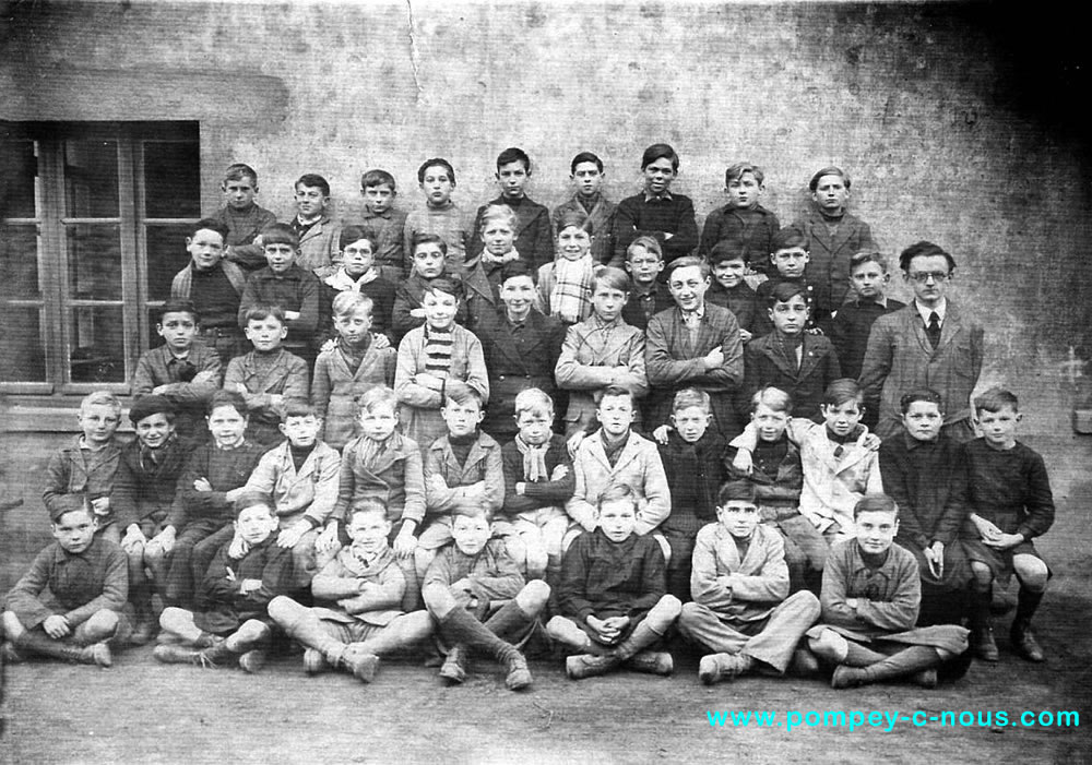 Classe de garçons de l'école du centre à Pompey en 1941