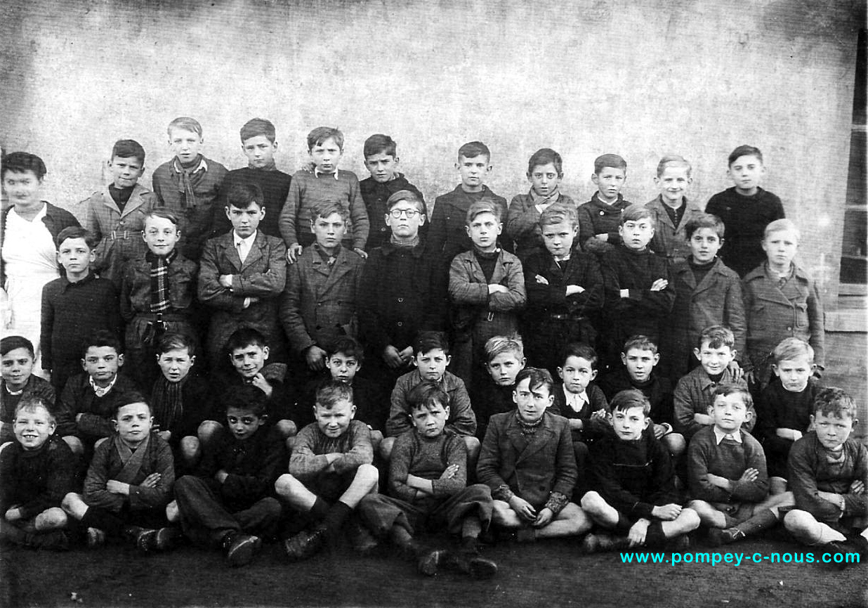 Classe de garçons de l'école du centre à Pompey en 1941