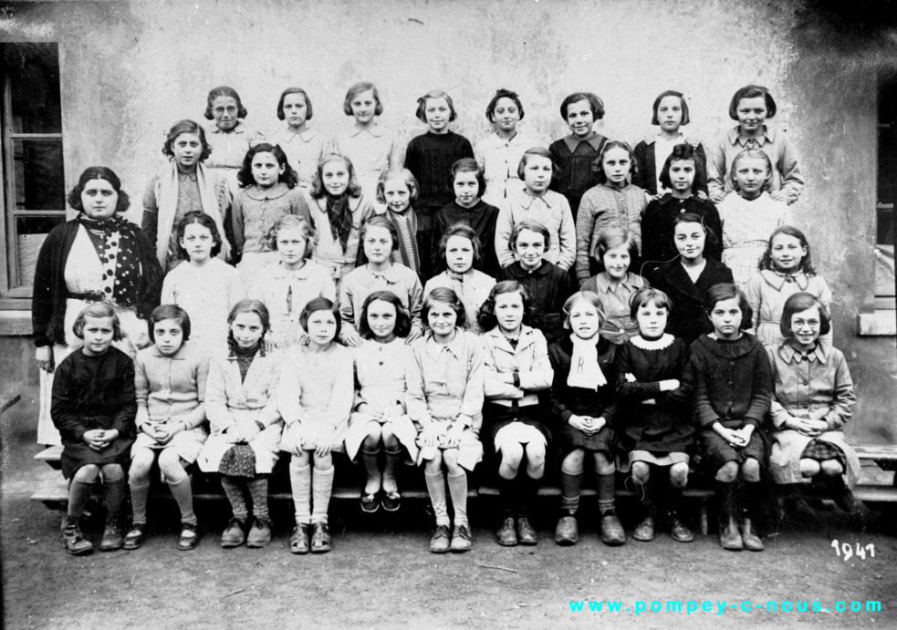 Classe de filles de l'école du centre de Pompey en 1941 (Photographie n°84 )