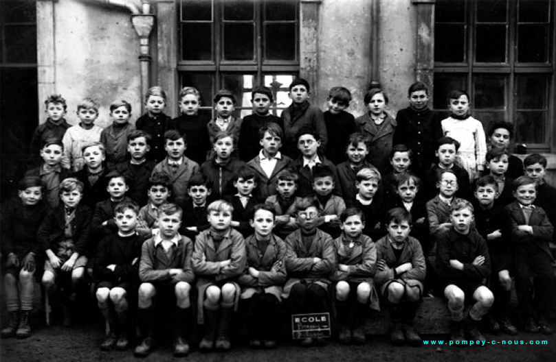 Classe de l'école du centre en 1943-1944 (Photographie n°176 , dépôt Jean-Luc DUBOIS)