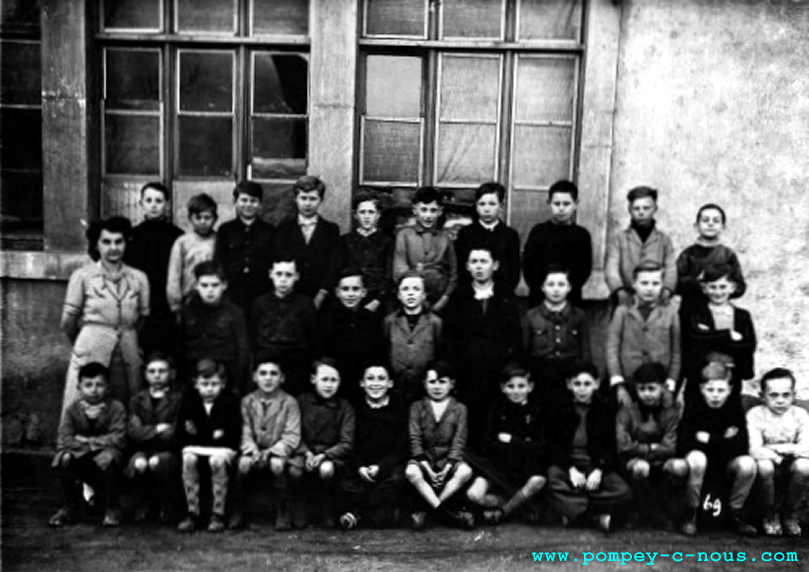 Classe de l'école du centre en 1944-1945 (Photographie n°177 , dépôt Jean-Luc DUBOIS)