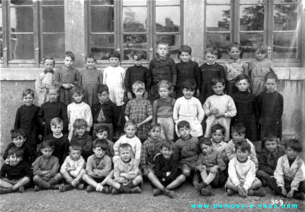 Classe de garçons de l'école du centre de Pompey en 1948 ??(Photographie n°79)