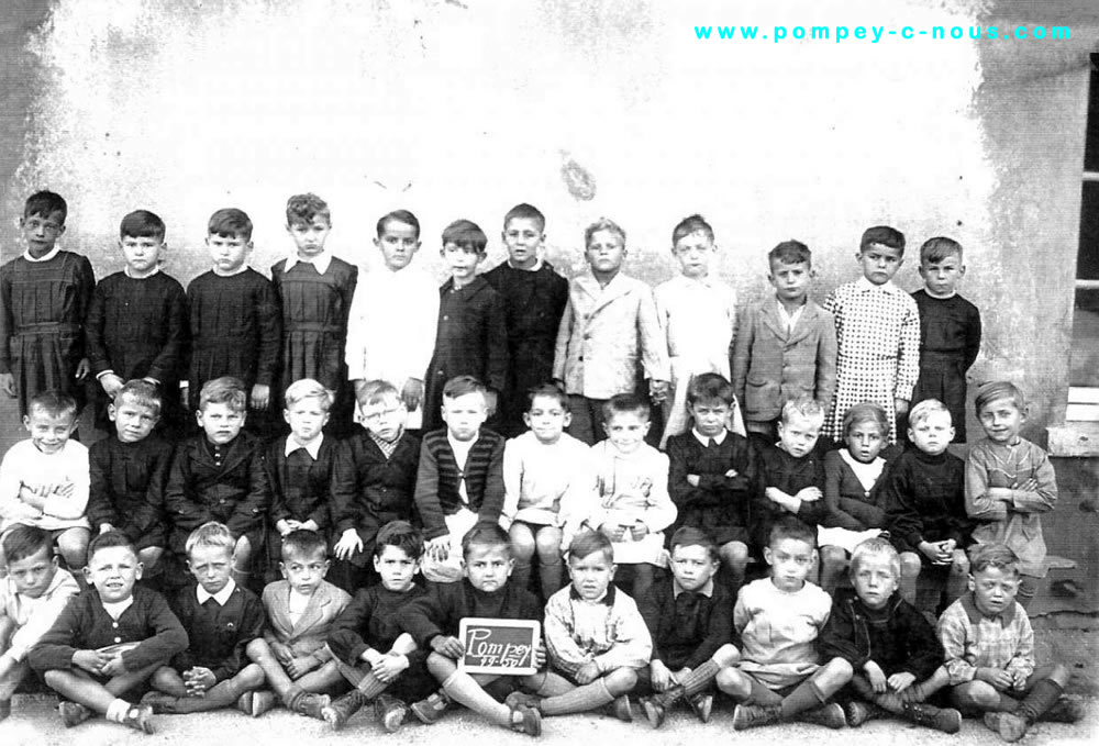 Classe de garçons de l'école du centre à Pompey en 1949-1950