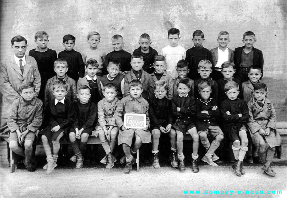 Classe de garçons de l'école du centre à Pompey en 1949-1950