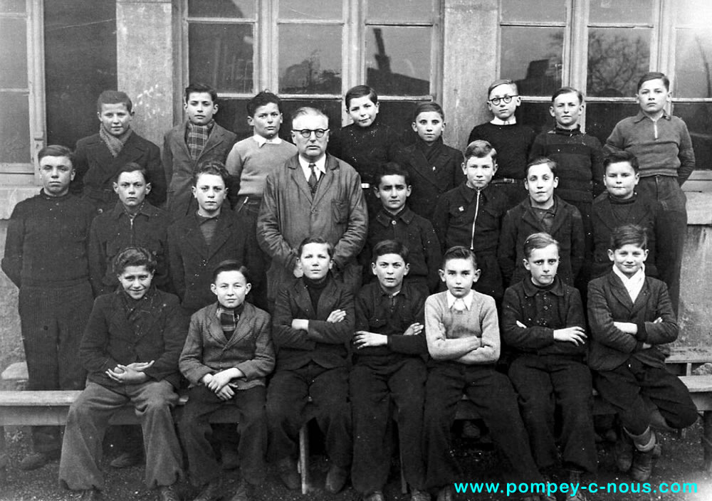 Classe de garçons de l'école du centre à Pompey en 1949