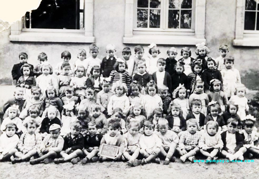 Classe de l'école maternelle du centre de Pompey en 1951-1952 (Photographie n°86 ; dépot de Josette Tinette)