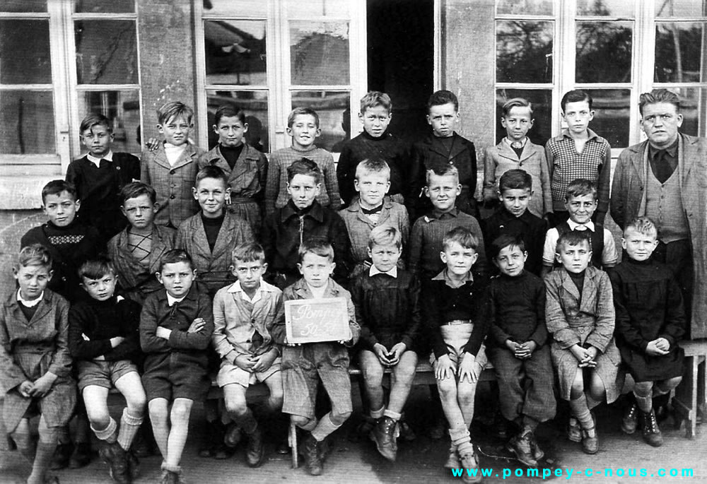 Classe de gaeçons de l'école du centre à Pompey en 1951