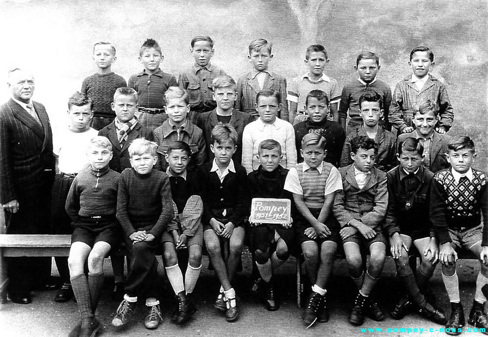 Classe de garçons de l'école du centre à Pompey en 1952