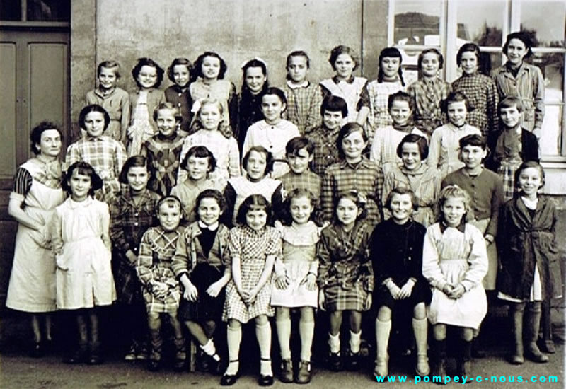 Groupe d'écoliers de l'école du centre classe de CM1 en 1954 (Photographie n° 194)