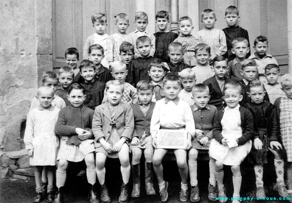 Classe de garçons à l'école du centre de Pompey en 1954