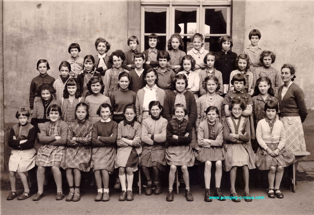 1955-1956, classe de filles de l'école du centre