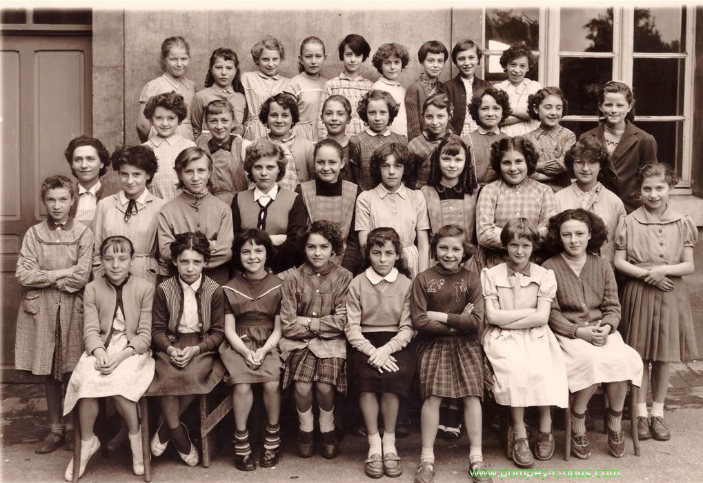 1956-1957, classe de filles de l'école du centre