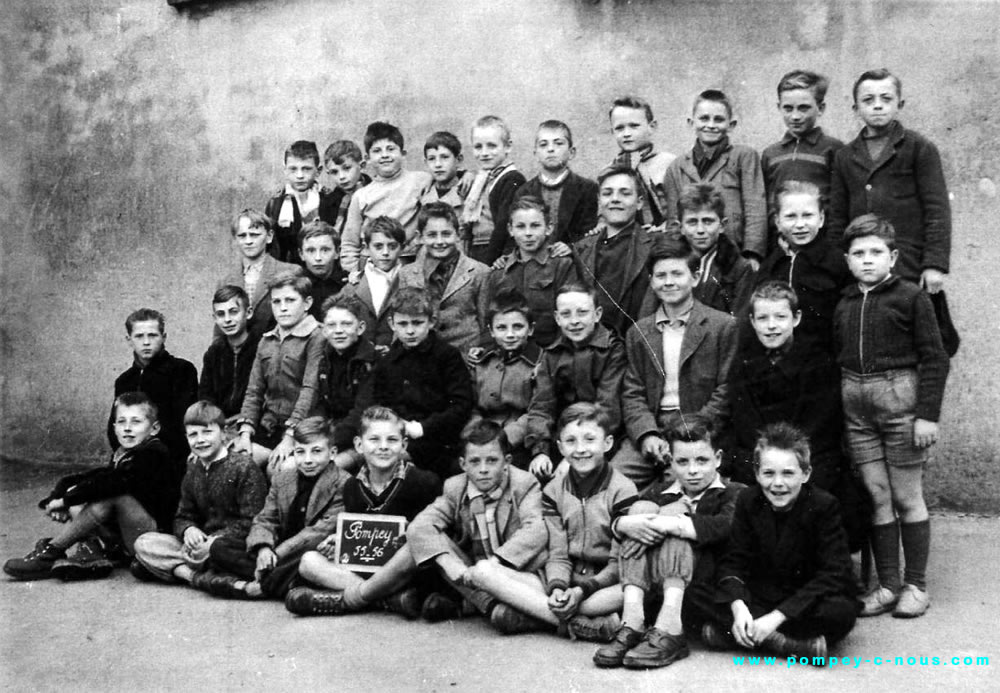 Classe de garçons à l'école du centre de Pompey en 1956