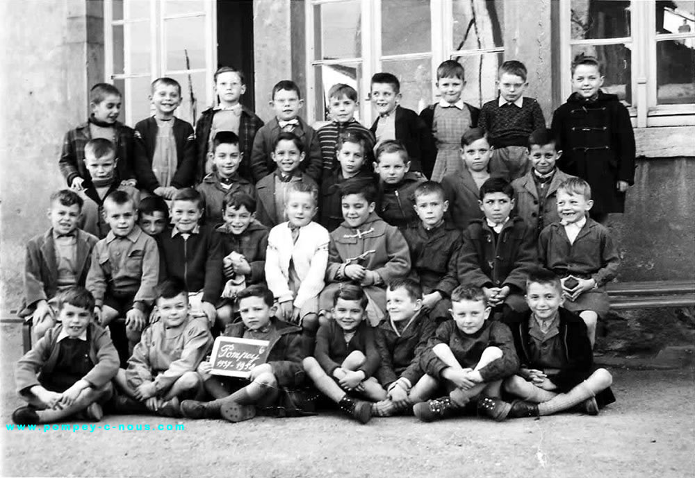 Classe de garçons à l'école du centre de Pompey en 1957-1958