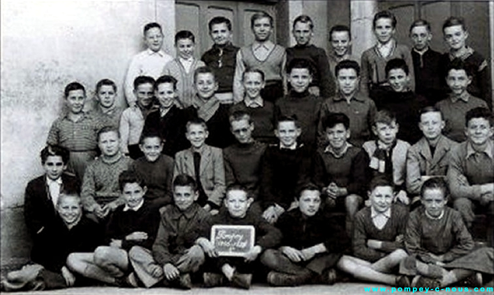 Classe de garçons de fin d'étude de Pompey en 1957 (Photographie n°133 ; dépôt de ?)