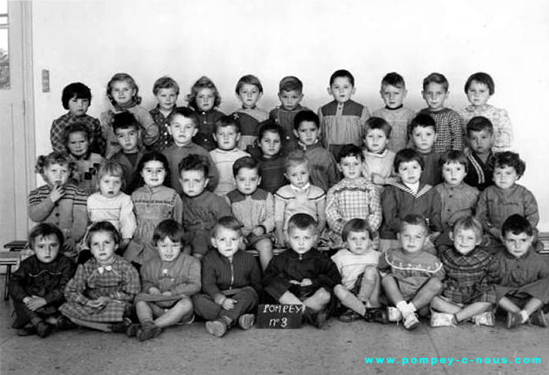 Ecole du centre( Gustave Eiffel), classe de maternelle en 1958-1959 (Photographie n° 273)