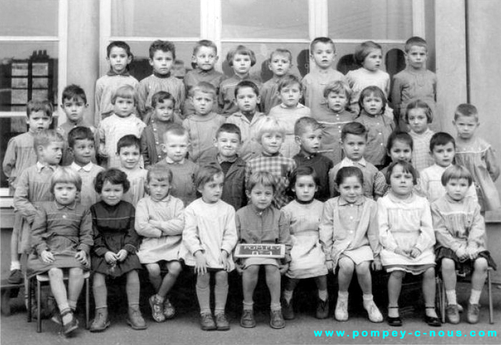 2ème année de maternelle à l'école jeuyeté de Pompey en 1958 (Photographie n° 188)