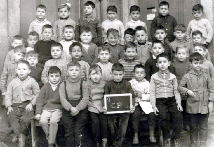 Groupe d'écoliers de l'école du centre classe de CP en 1960 (Photographie n° 189)