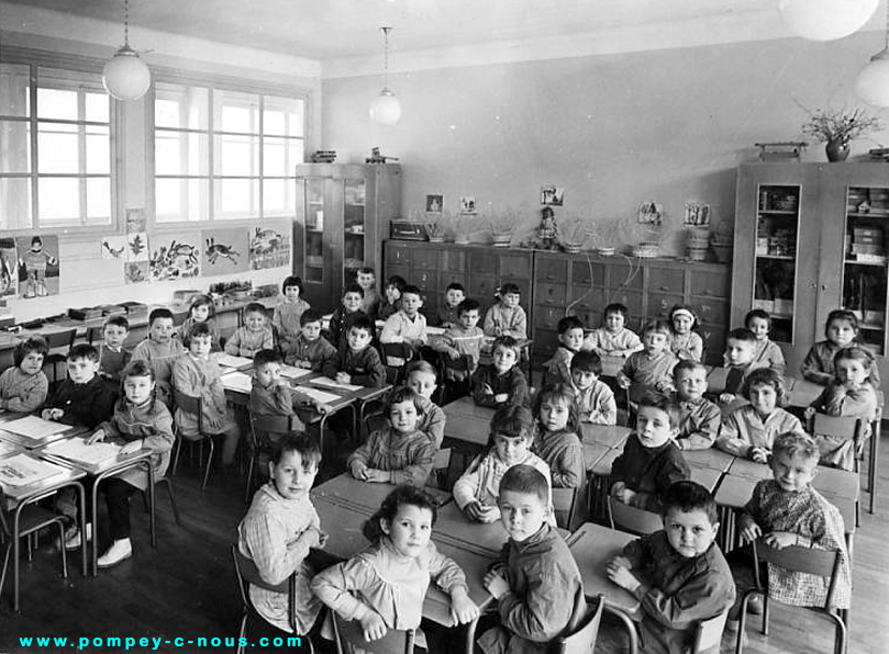 Classe de maternelle à l'école du centre en 1961-1962 (Photographie n°165 ; dépôt de François HOUIN)