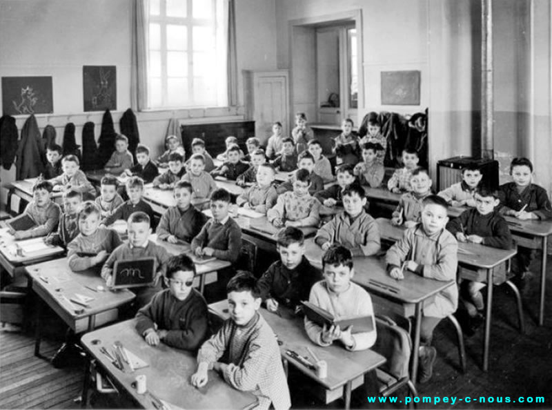 Groupe d'écoliers de l'école du centre classe de CP en 1961 (Photographie n° 190)