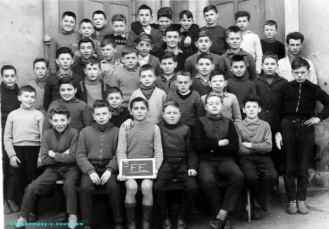 Classe de garçons à l'école du centre de Pompey en 1961