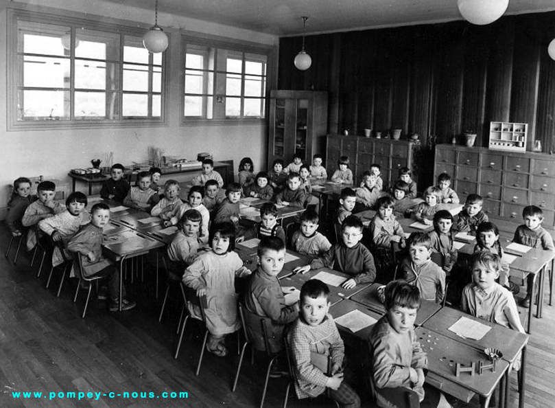 Classe de maternelle à l'école du centre en 1961 (Photographie n°164 ; dépôt de Patrice MANGINOT)