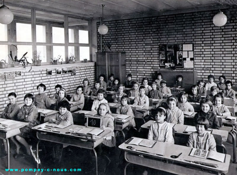 Ecole du centre( Gustave Eiffel), classe de filles de CE2 en 1962 (Photographie n° 280)