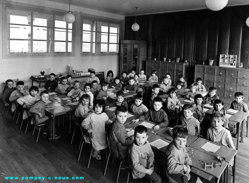 Classe de maternelle à l'école du centre en 1963-1964 ? (Photographie n°167, dépôt de Jean-Luc DUBOIS)