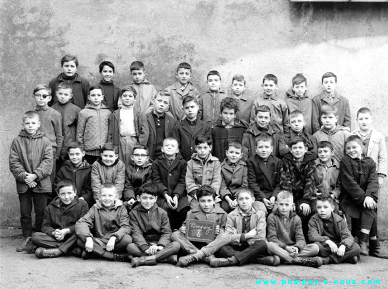 Groupe d'écoliers de l'école du centre classe de CM1 en 1963 (Photographie n° 192)