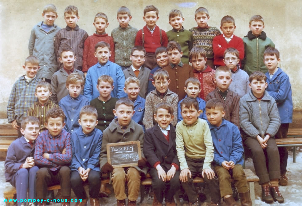 Classe de CE2 garçons de l'école du centre de Pompey en 1964-1965 (Photographie n°105 ; dépôt de François HOUIN)