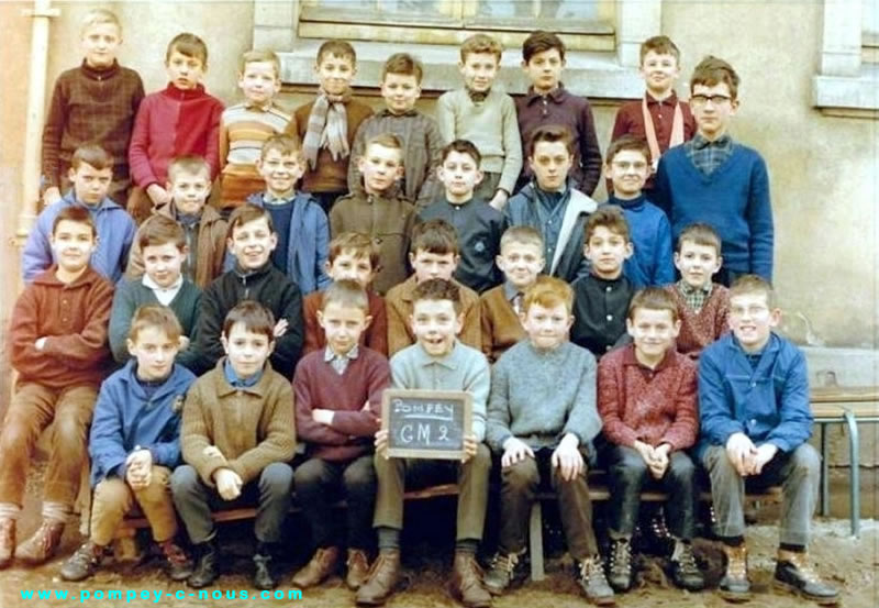 Groupe d'écoliers de l'école du centre classe de CM2 en 1964 (Photographie n° 193)