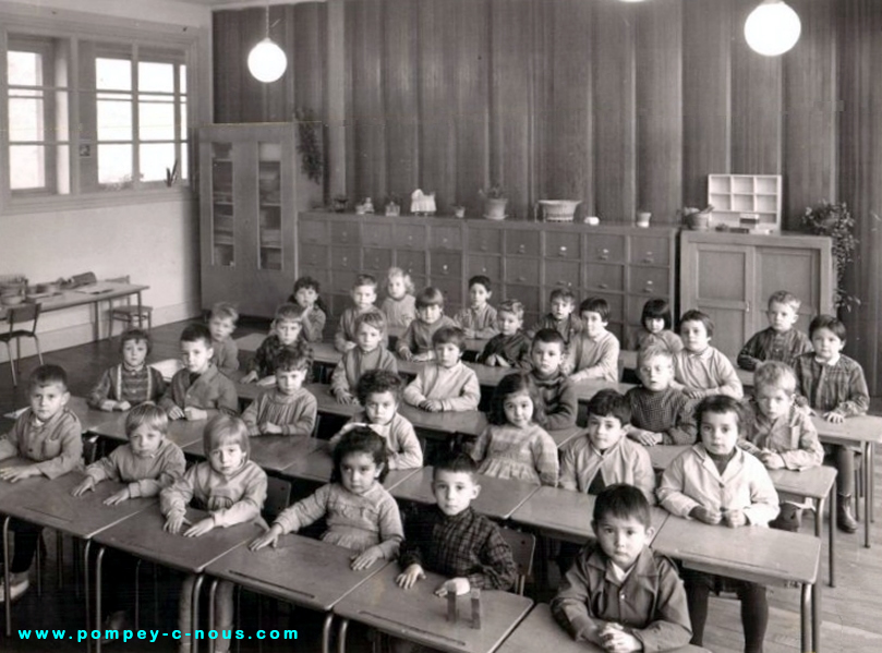 Classe de maternelle à l'école du centre en 1964-1965 (Photographie n°163 ; dépôt de Jean-Luc DUBOIS)