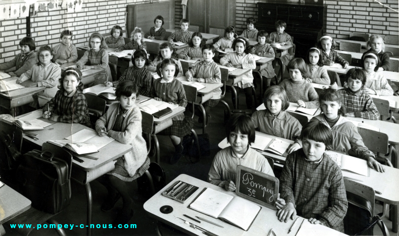 Classe de CE2? à l'école du centre en 1965-1966? (Photographie n°173 , dépôt Marie-Claire GOURET)