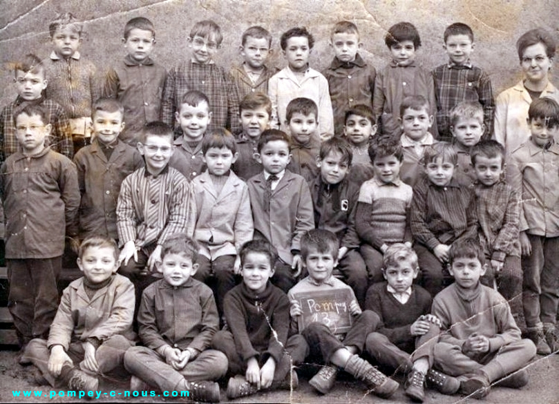 Classe de C? de garçons de l'école du centre en 1966 (Photographie n°136 ; dépôt de Pépino D'ERCOLE)