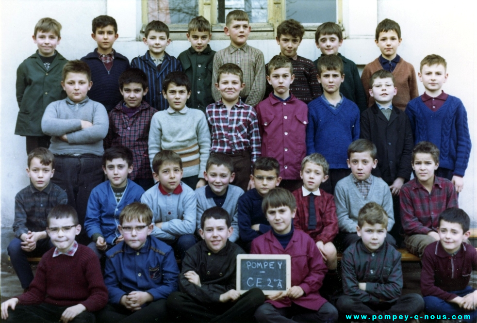 Classe n°2 de CE2 école du centre de Pompey en 1967-1968 (Photographie n°117 ; dépôt de Jean-Marc et Jean-Luc GOURET)